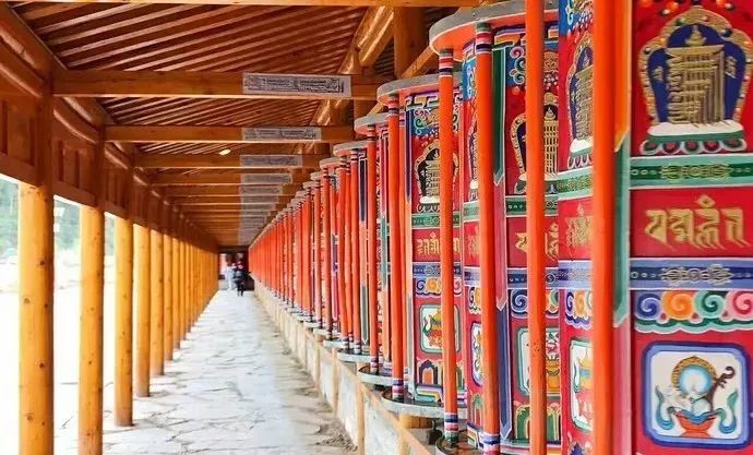 Comparable to Tibet, the most low-key autonomous prefecture in Gansu, undisturbed and unscrupulously beautiful