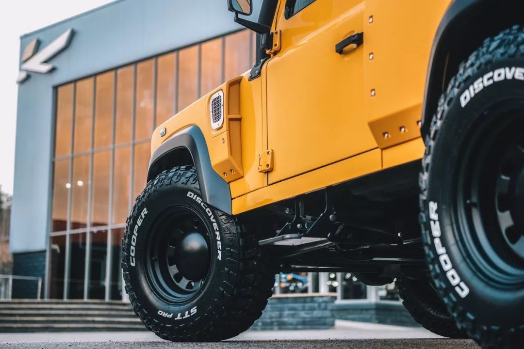 When it comes to off-road vehicle temperament, the guards are always sure about it!