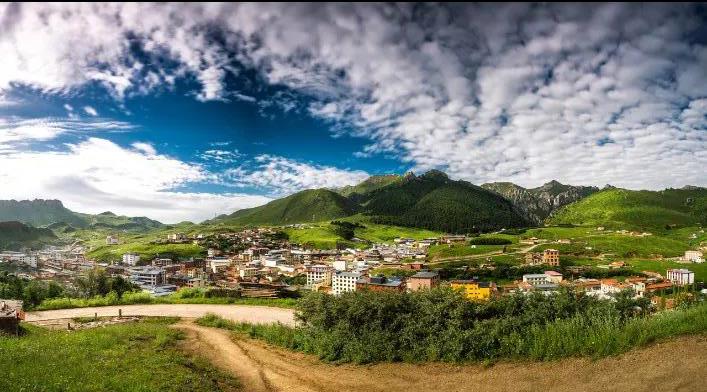 Crossing four provinces and passing hundreds of scenic spots, this stunning National Highway 213, you can enjoy the beauty of half of China once you go there