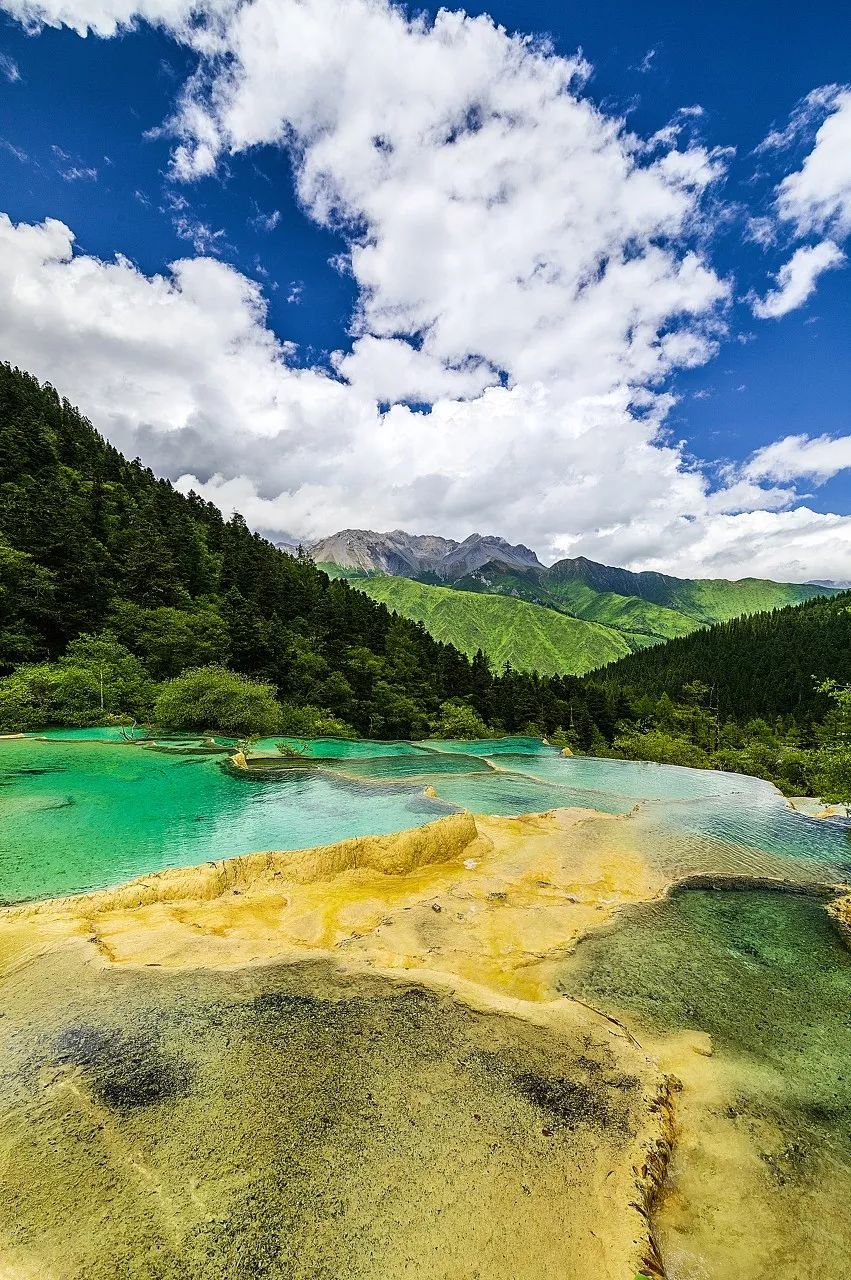 Crossing four provinces and passing hundreds of scenic spots, this stunning National Highway 213, you can enjoy the beauty of half of China once you go there