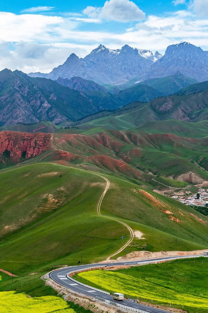 Crossing four provinces and passing hundreds of scenic spots, this stunning National Highway 213, you can enjoy the beauty of half of China once you go there