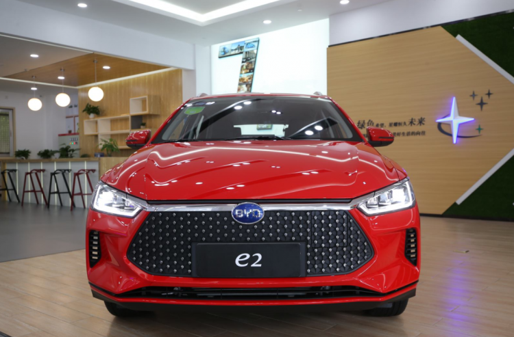 The battery life is 402 kilometers, unlocking the lightweight problem! BYD e2 arrives at the store today