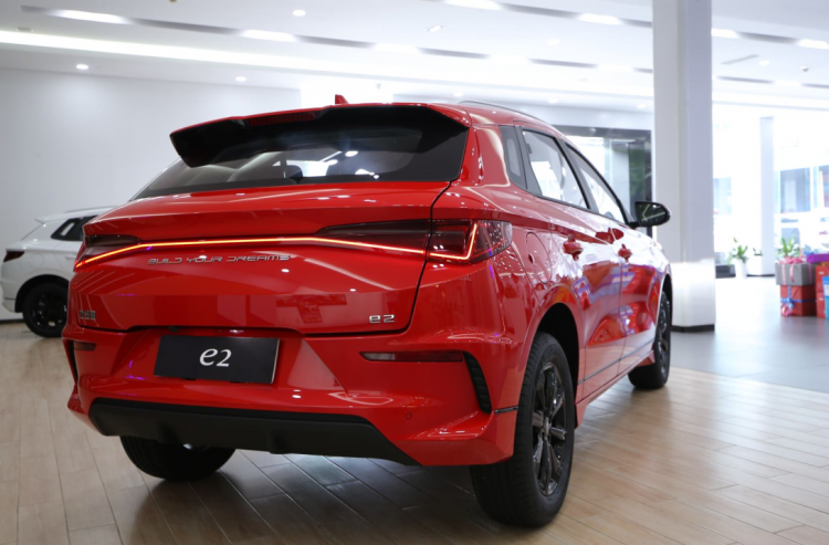 The battery life is 402 kilometers, unlocking the lightweight problem! BYD e2 arrives at the store today