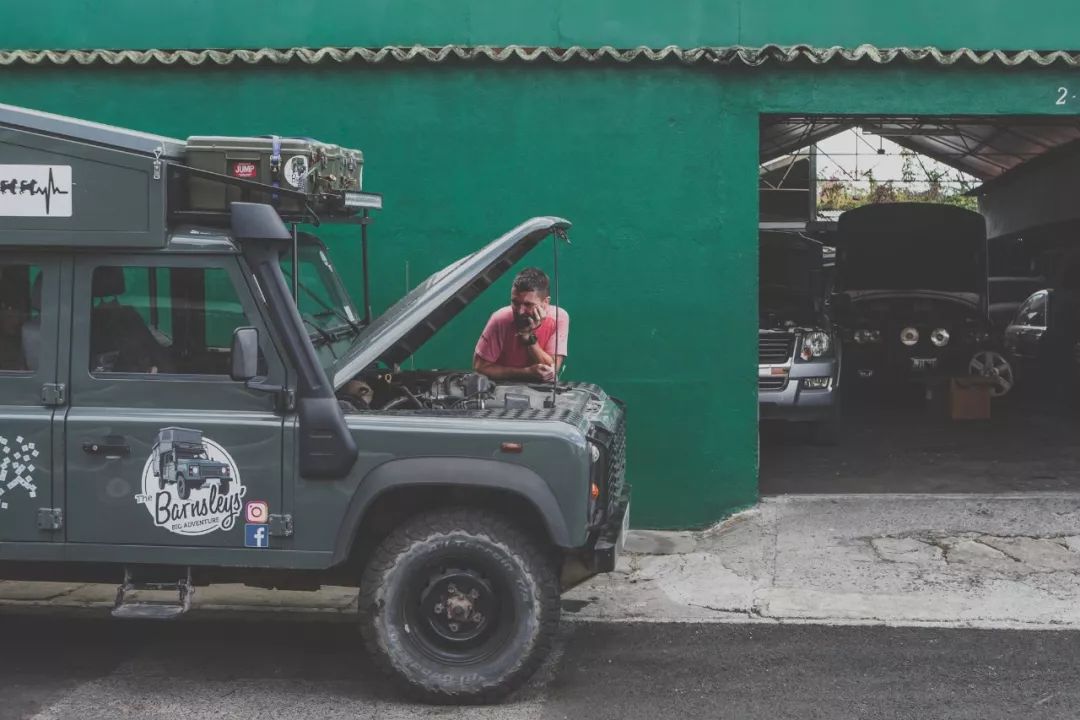 Everyone has the right to choose their own life, such as driving a Defender to travel around the world