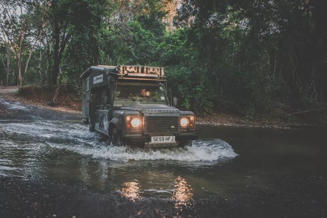 Everyone has the right to choose their own life, such as driving a Defender to travel around the world