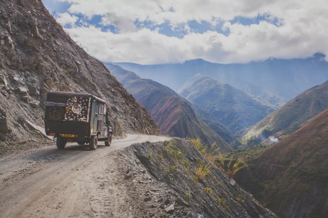 Everyone has the right to choose their own life, such as driving a Defender to travel around the world