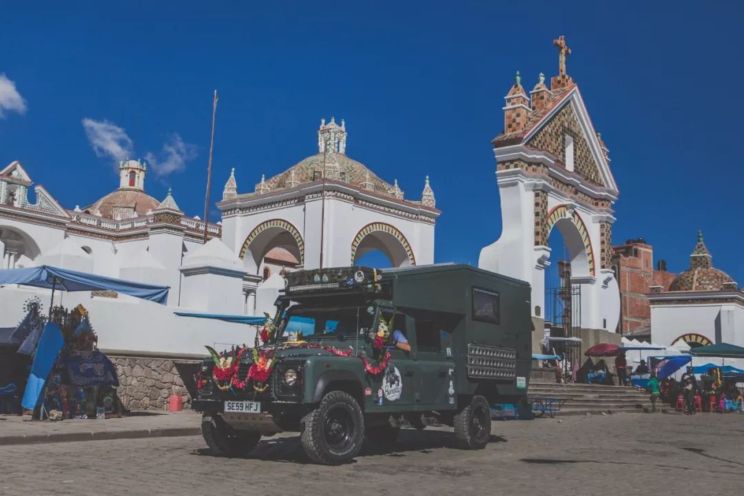 Everyone has the right to choose their own life, such as driving a Defender to travel around the world