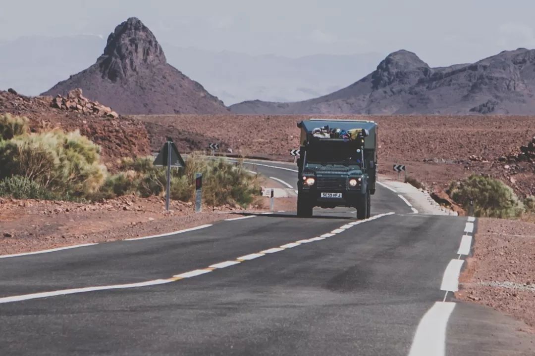 Everyone has the right to choose their own life, such as driving a Defender to travel around the world