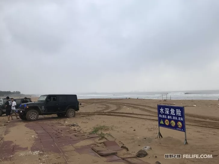 After the typhoon, crossing Mount Aye, there is a wave on the beach!