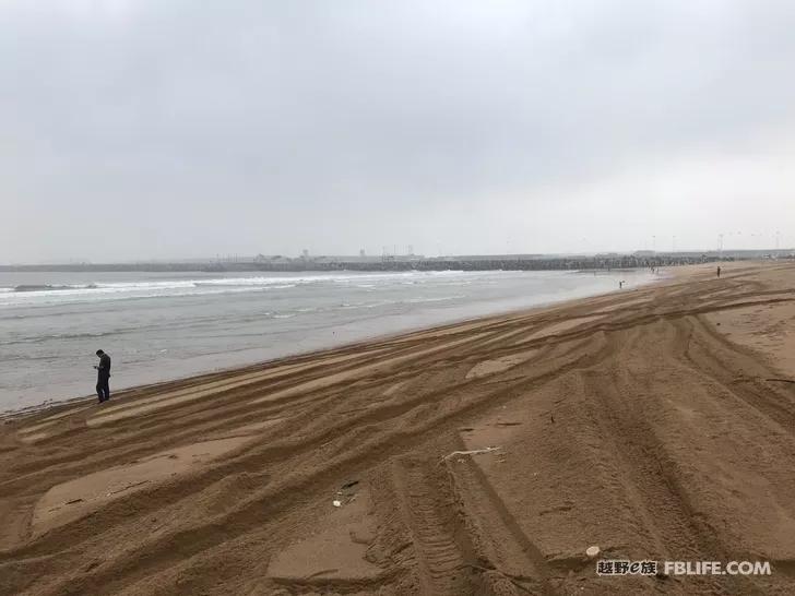 After the typhoon, crossing Mount Aye, there is a wave on the beach!