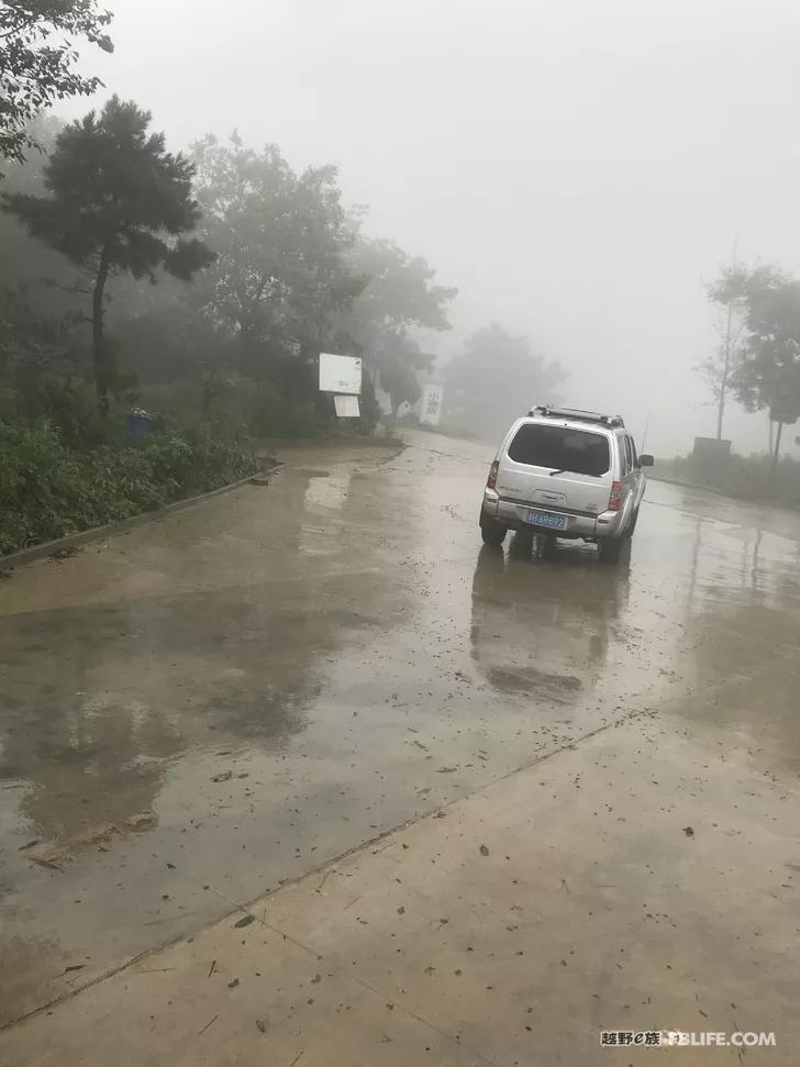 After the typhoon, crossing Mount Aye, there is a wave on the beach!