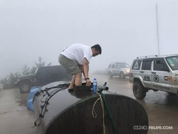 After the typhoon, crossing Mount Aye, there is a wave on the beach!