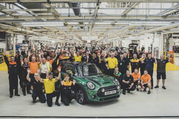 60 years of fun, MINI celebrates the 10 millionth car off the assembly line