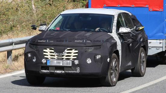 Spy photos of the new Hyundai Tucson exposed on the route of personalized design