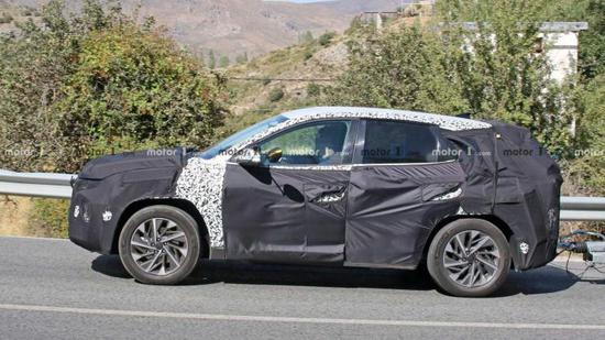 Spy photos of the new Hyundai Tucson exposed on the route of personalized design