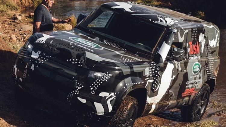 Spy photos of the new generation Land Rover Defender 110 without camouflage