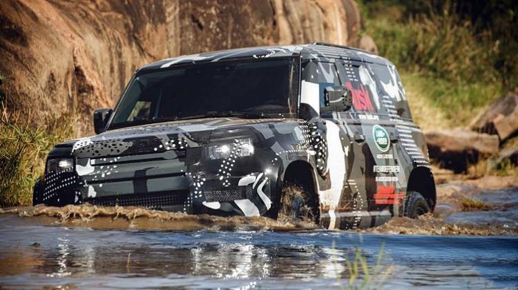 Spy photos of the new generation Land Rover Defender 110 without camouflage