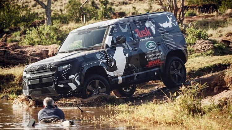 Spy photos of the new generation Land Rover Defender 110 without camouflage