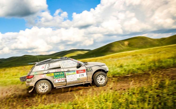 Conquering the devil track, Landwind team shines in the Baja Rally