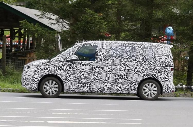 Volkswagen Legend van replaced by Volkswagen T7 road test spy photos