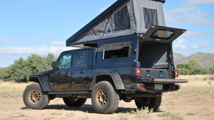 Still reliable pickup truck Jeep Gladiator camping kit release