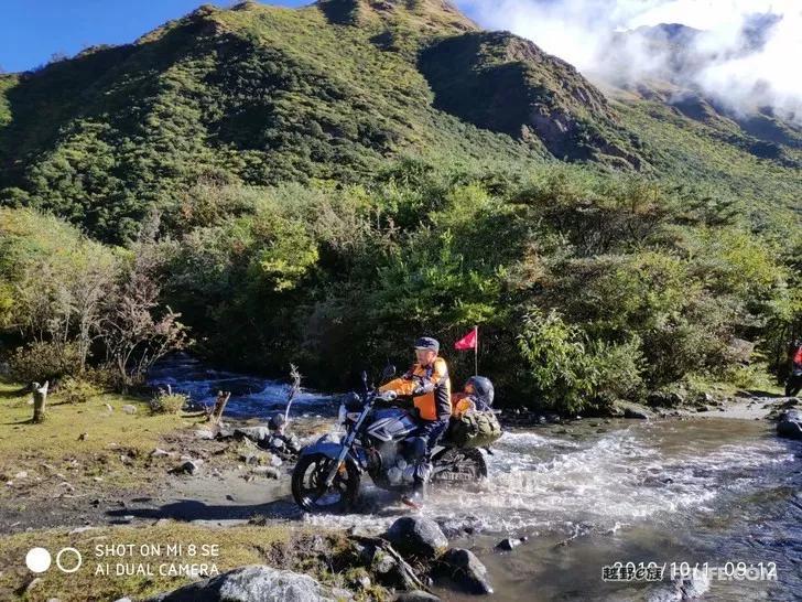 Big Men's Story Seven Men Seven Cars National Day Motorcycle Crossing