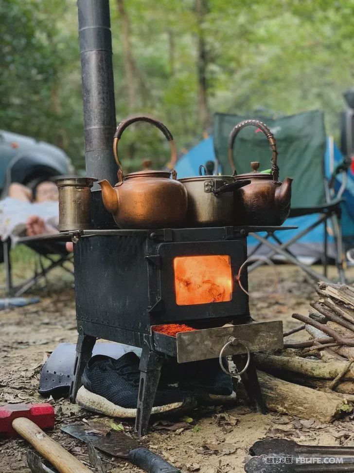 Away from the hustle and bustle of the city, go outdoors to relax through the big water hole camping record