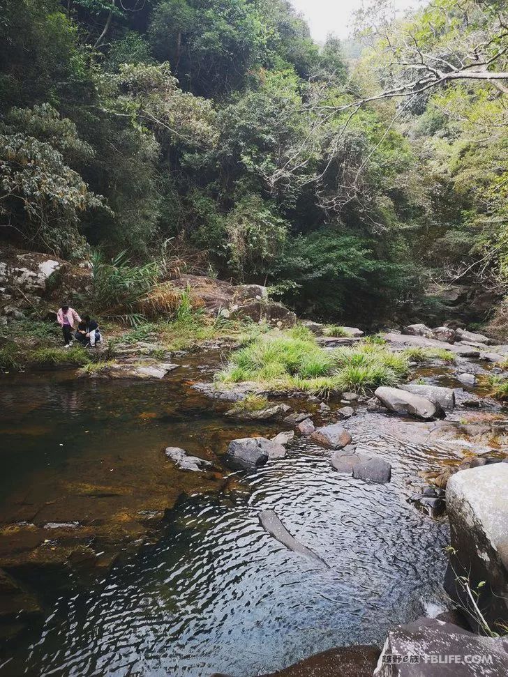 Away from the hustle and bustle of the city, go outdoors to relax through the big water hole camping record