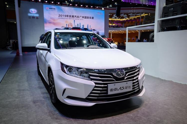 Southeast Motors unveiled its DX5 and other hot-selling models at the Guangzhou Auto Show