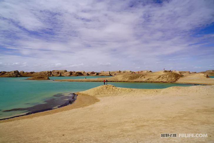 Blue sky, white clouds, clear water, vast Gobi, a bright pearl, dreamy golden world, Delingha