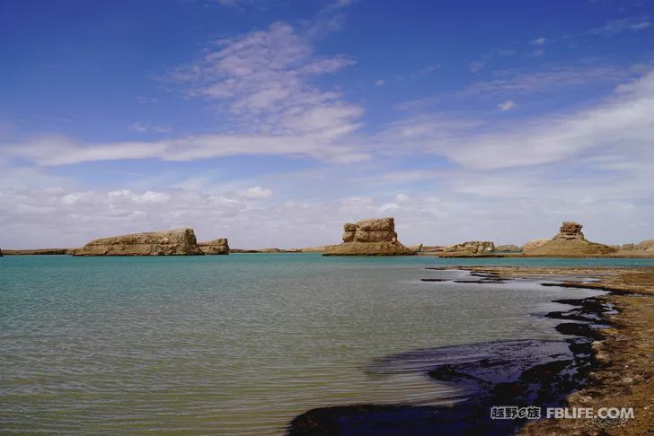 Blue sky, white clouds, clear water, vast Gobi, a bright pearl, dreamy golden world, Delingha