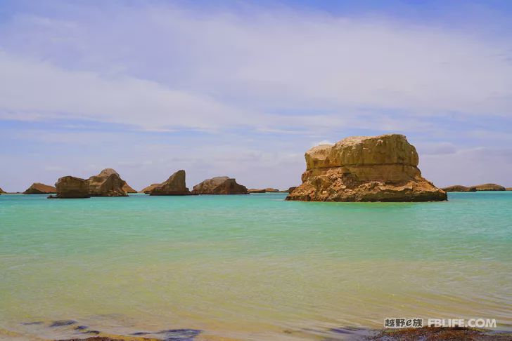 Blue sky, white clouds, clear water, vast Gobi, a bright pearl, dreamy golden world, Delingha