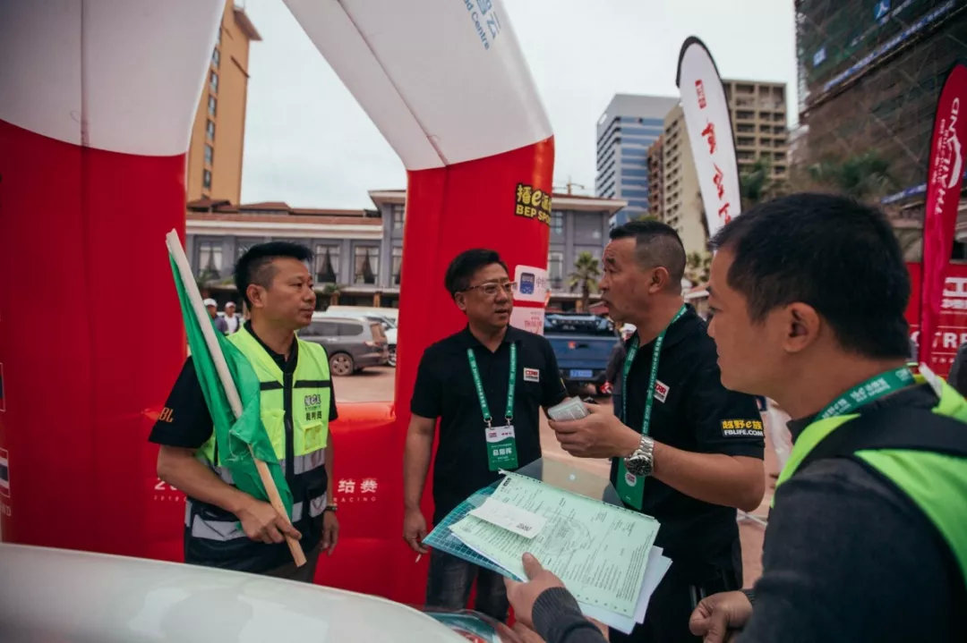 The heroes behind the heroes of the China-Thailand rally, salute you!