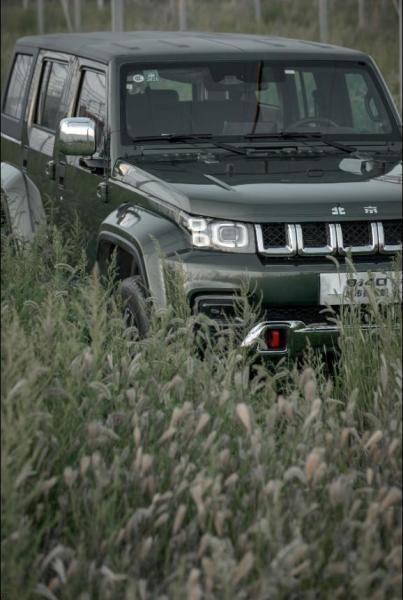 The loneliness of urbanites is understood by Martin boots and off-road vehicles