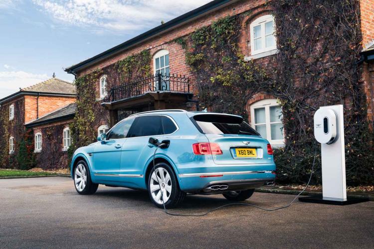 Bentley wins 'Britain's Favorite Car Company' award