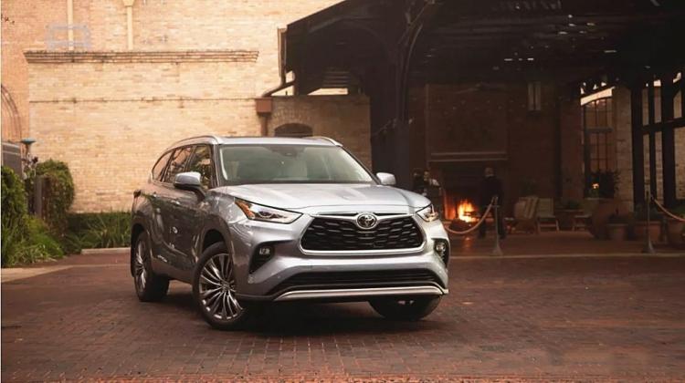 Sneak peek at next-gen Toyota Highlander test drive