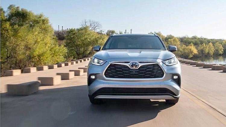 Sneak peek at next-gen Toyota Highlander test drive