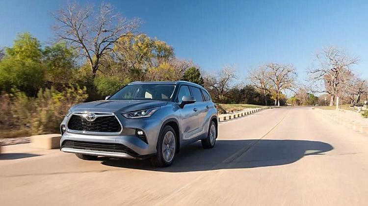 Sneak peek at next-gen Toyota Highlander test drive