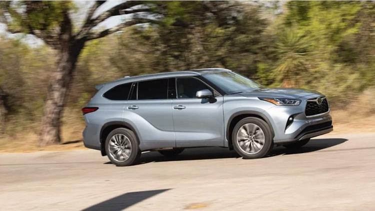 Sneak peek at next-gen Toyota Highlander test drive