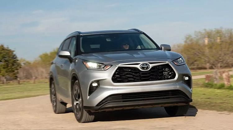 Sneak peek at next-gen Toyota Highlander test drive