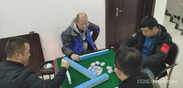 Pazhongju Sichuan Brigade Baokang Line Crossing the Wind and Snow