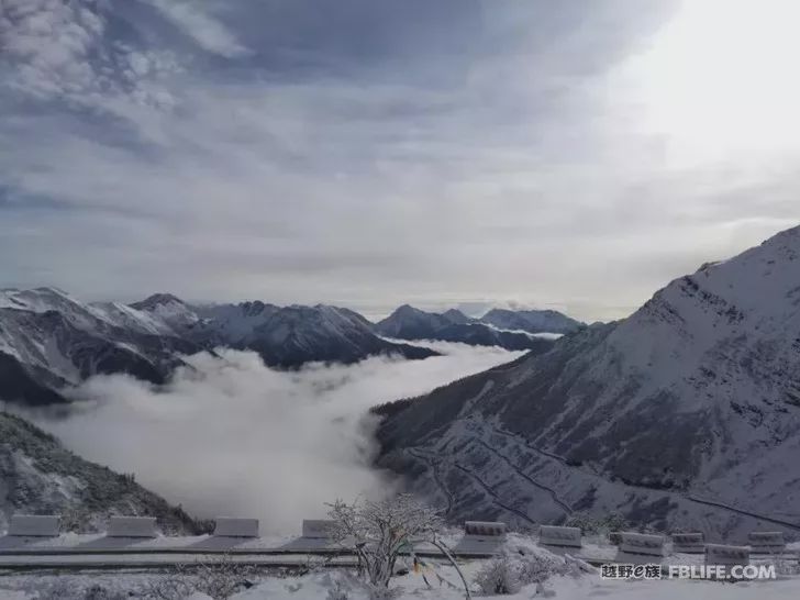 Pazhongju Sichuan Brigade Baokang Line Crossing the Wind and Snow