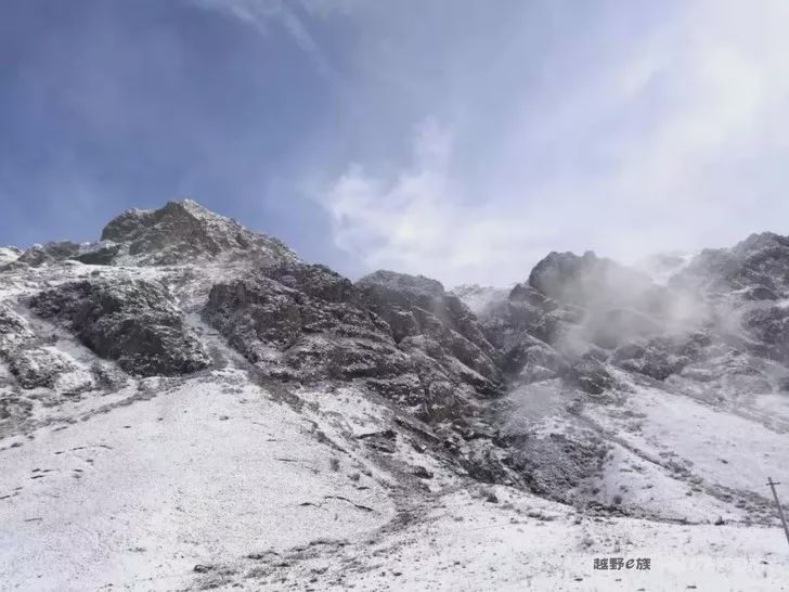 Pazhongju Sichuan Brigade Baokang Line Crossing the Wind and Snow