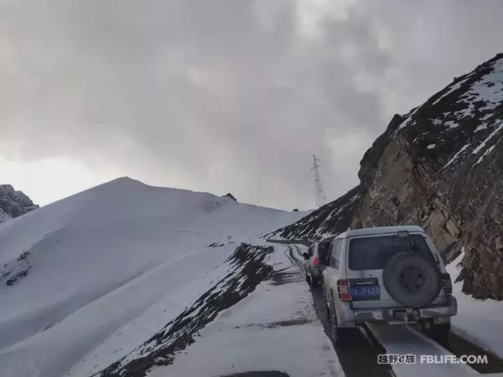 Pazhongju Sichuan Brigade Baokang Line Crossing the Wind and Snow