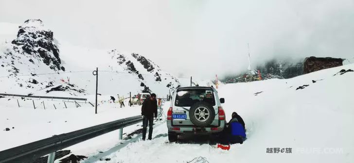 Pazhongju Sichuan Brigade Baokang Line Crossing the Wind and Snow