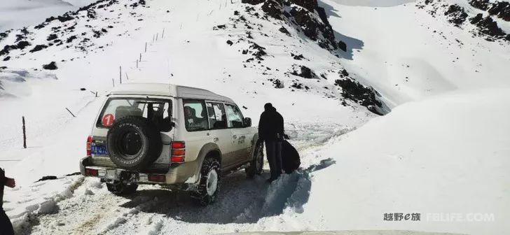 Pazhongju Sichuan Brigade Baokang Line Crossing the Wind and Snow