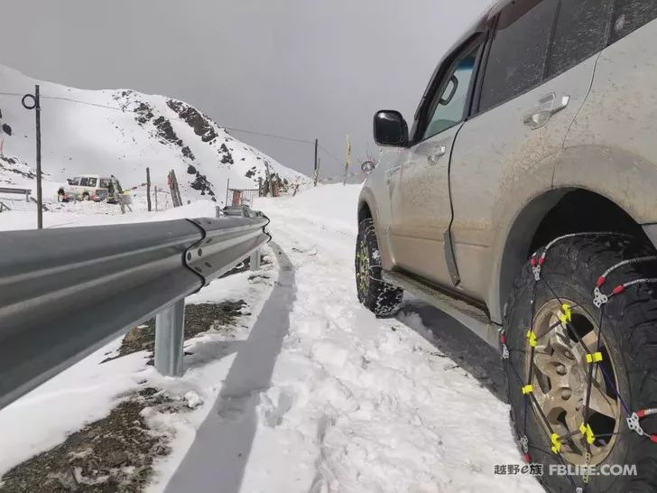 Pazhongju Sichuan Brigade Baokang Line Crossing the Wind and Snow