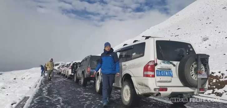 Pazhongju Sichuan Brigade Baokang Line Crossing the Wind and Snow