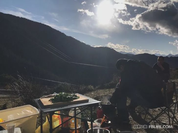 Pazhongju Sichuan Brigade Baokang Line Crossing the Wind and Snow