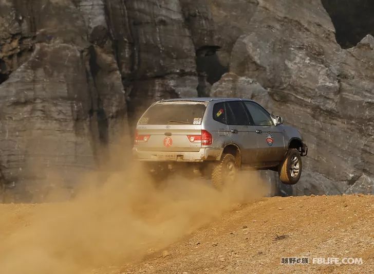 The exciting moments of the first stop of the 2020 Golden League of the Chenzhou team of the off-road e family